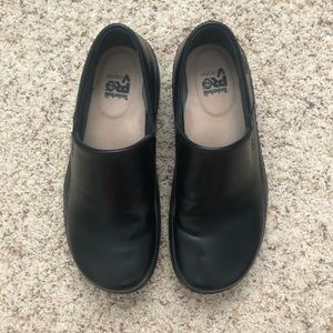 Timberland Pro woman’s anti-fatigue shoes.